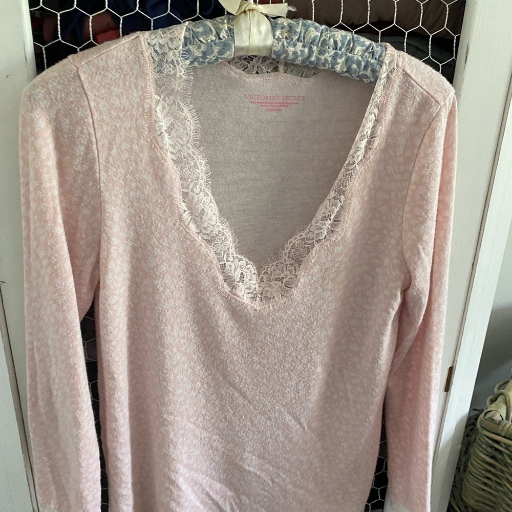 Victoria Secret sleep top- soft VGC Sz M​